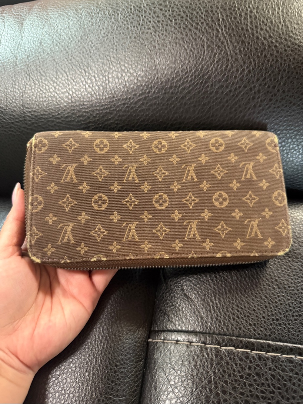 Louis Vuitton Monogram Canvas Ziparound Wallet in Brown and Tan